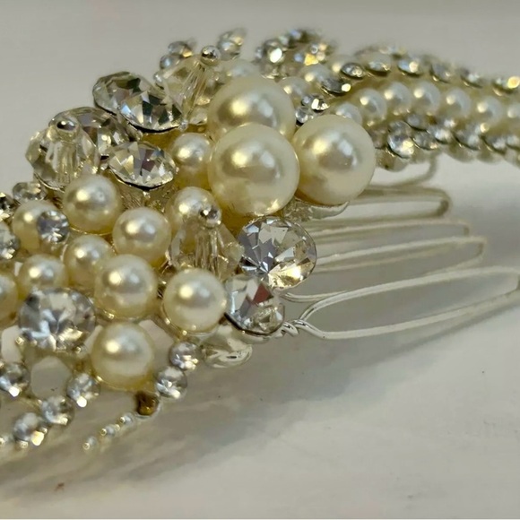 Large Silver Pearl and Crystal
Rhinestones Hair Comb Formal Occasions - Picture 3 of 9